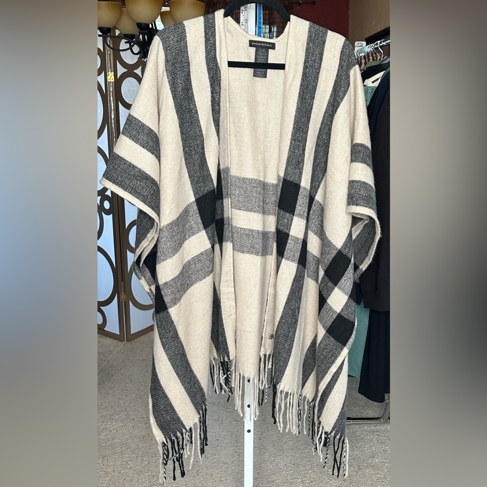 Banana Republic Plaid Fringe Poncho Wrap One Size Cozy Chic